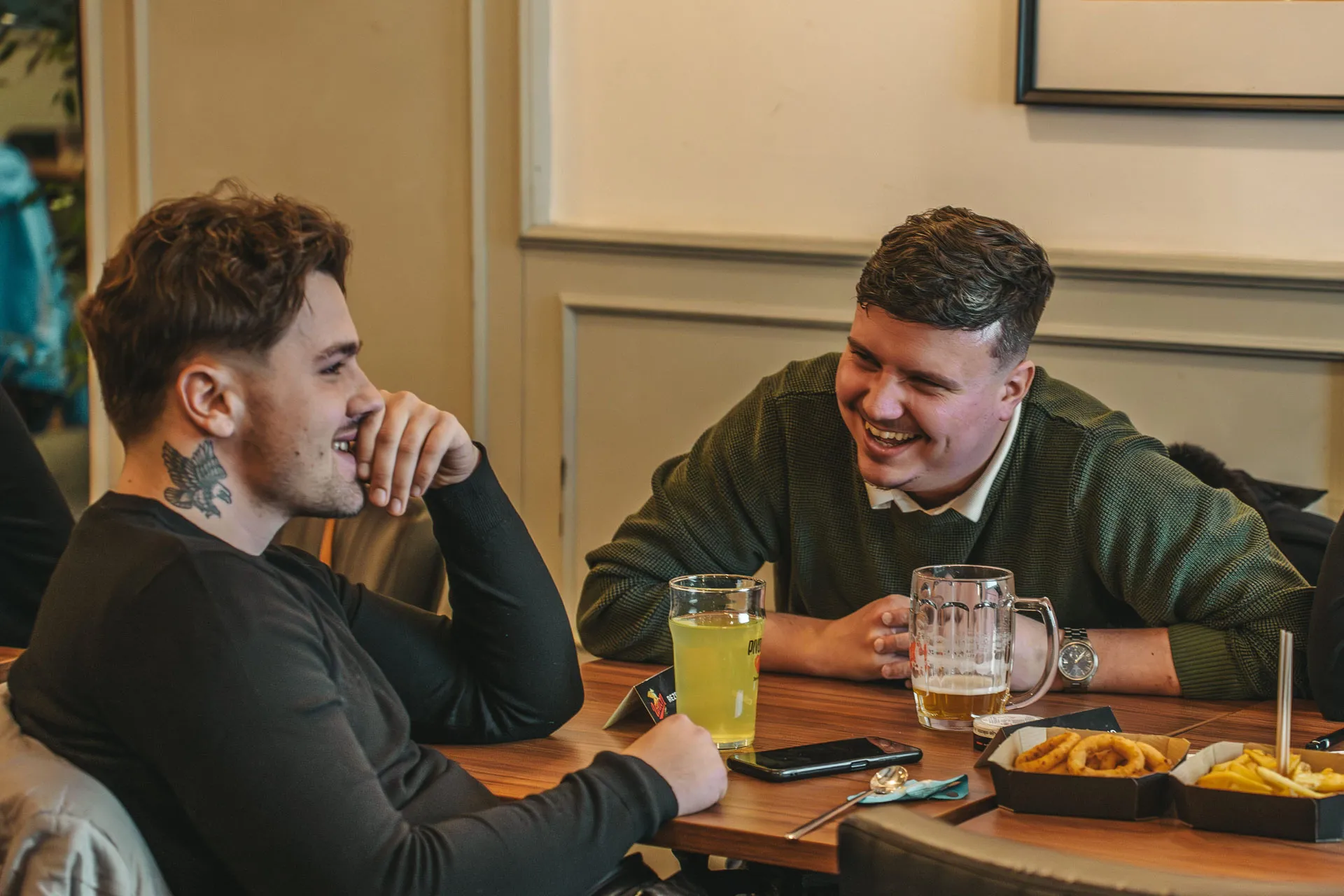 Ekipa Dev, po Fabianovo: “Definitely the best looking team here tonight.”