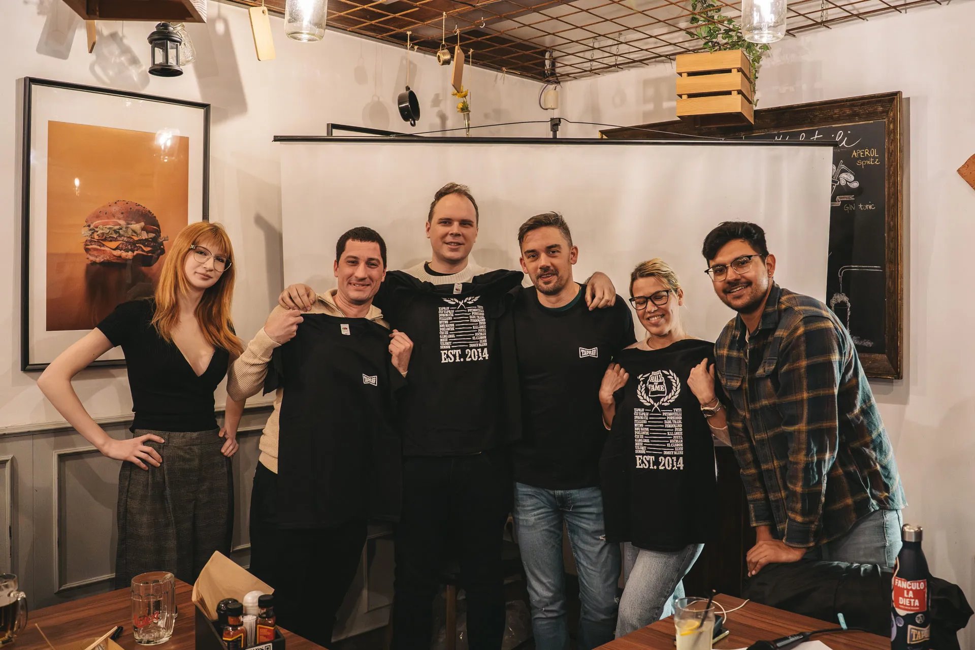 Zmagovalna ekipa skupaj z voditeljema Fabianom in Evo