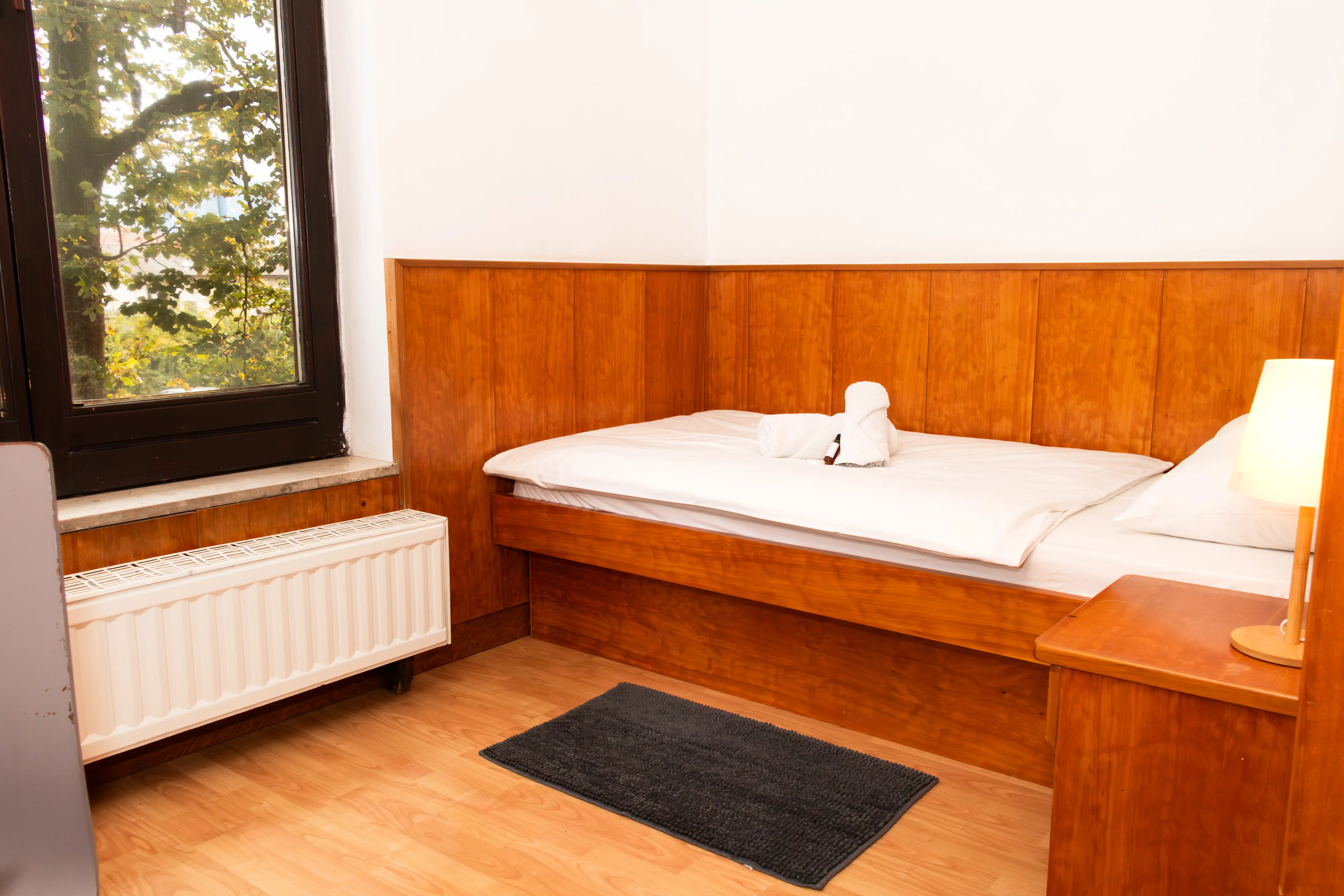 Enoposteljna soba (5)